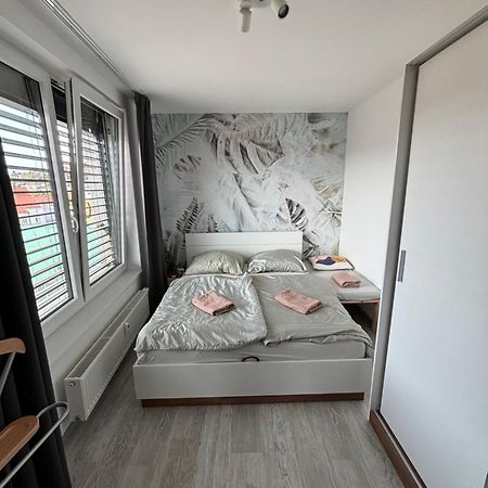 Premiere Apartment Bratislava - Private Parking Extérieur photo