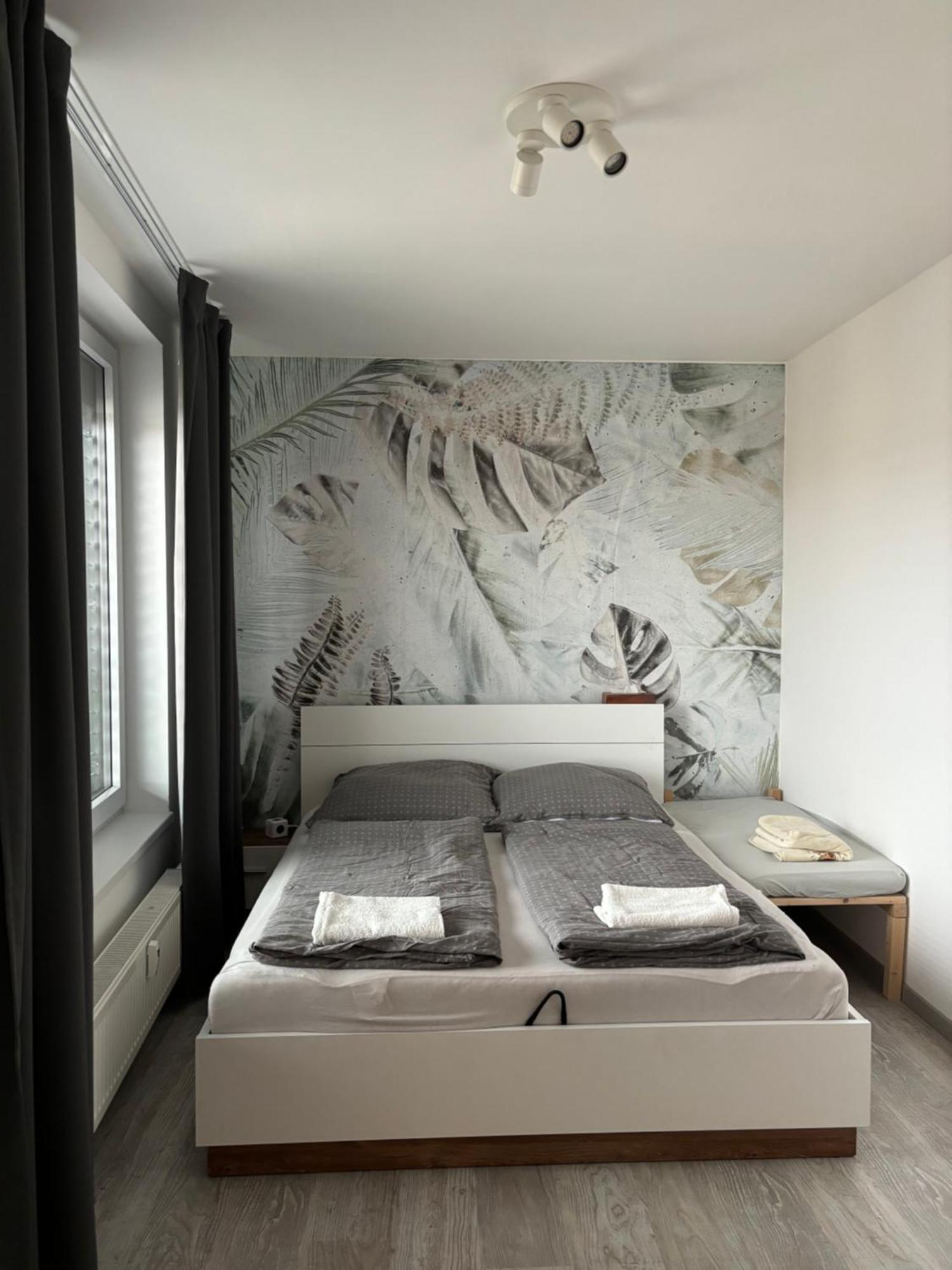 Premiere Apartment Bratislava - Private Parking Extérieur photo