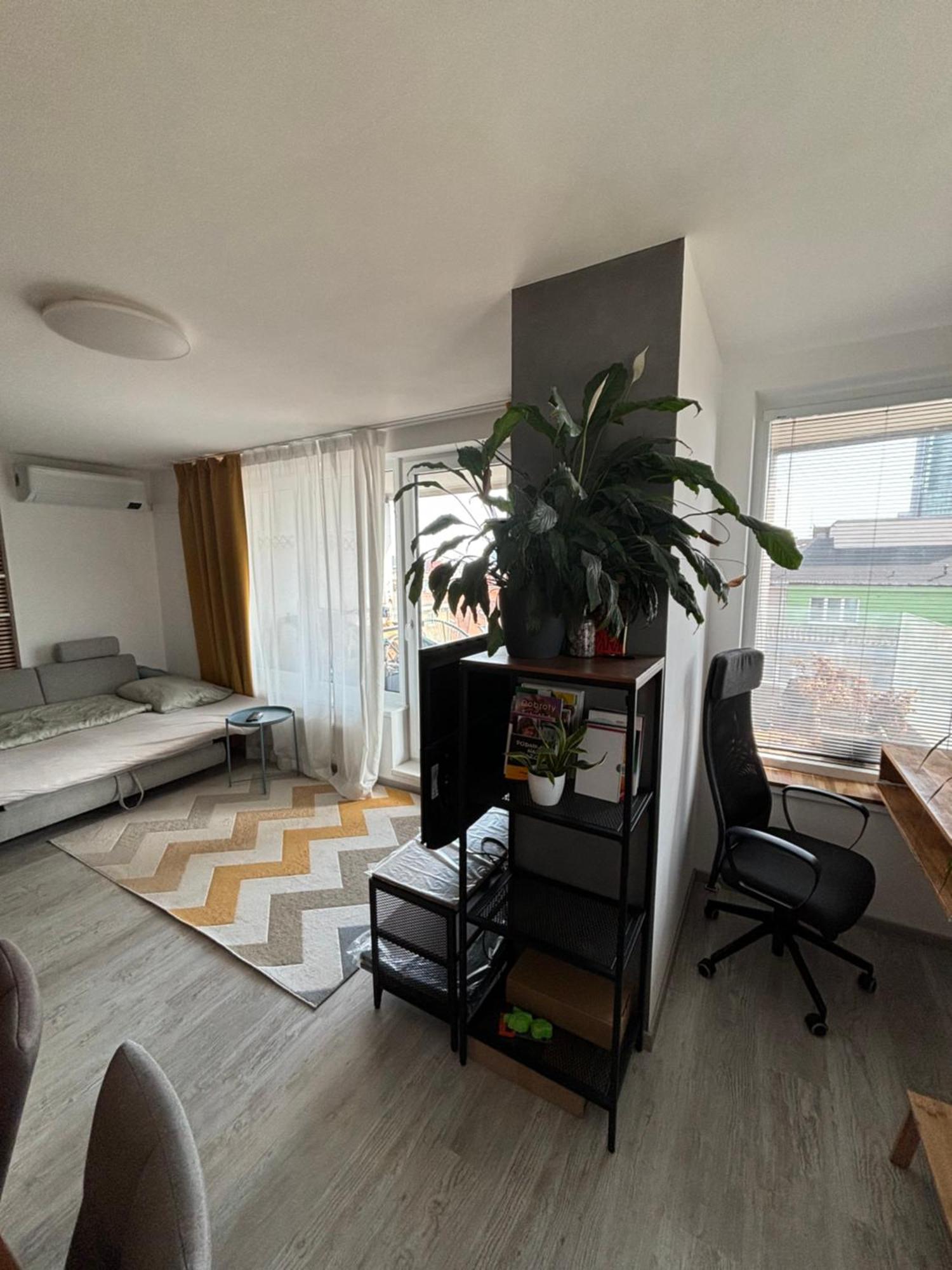 Premiere Apartment Bratislava - Private Parking Extérieur photo