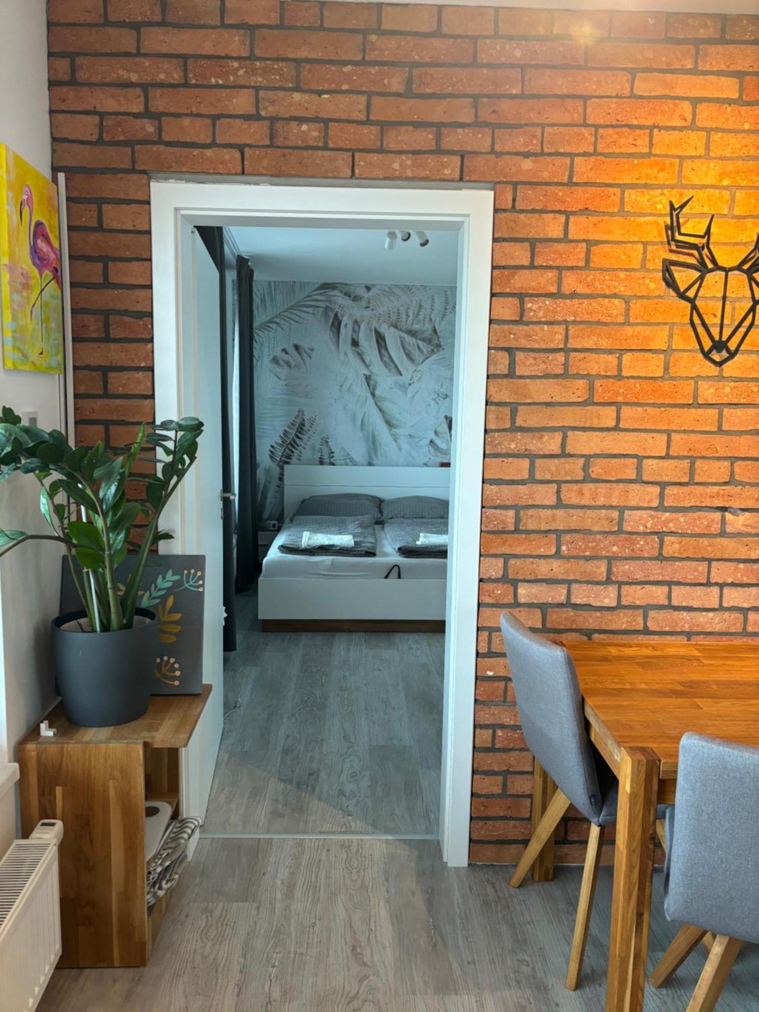 Premiere Apartment Bratislava - Private Parking Extérieur photo